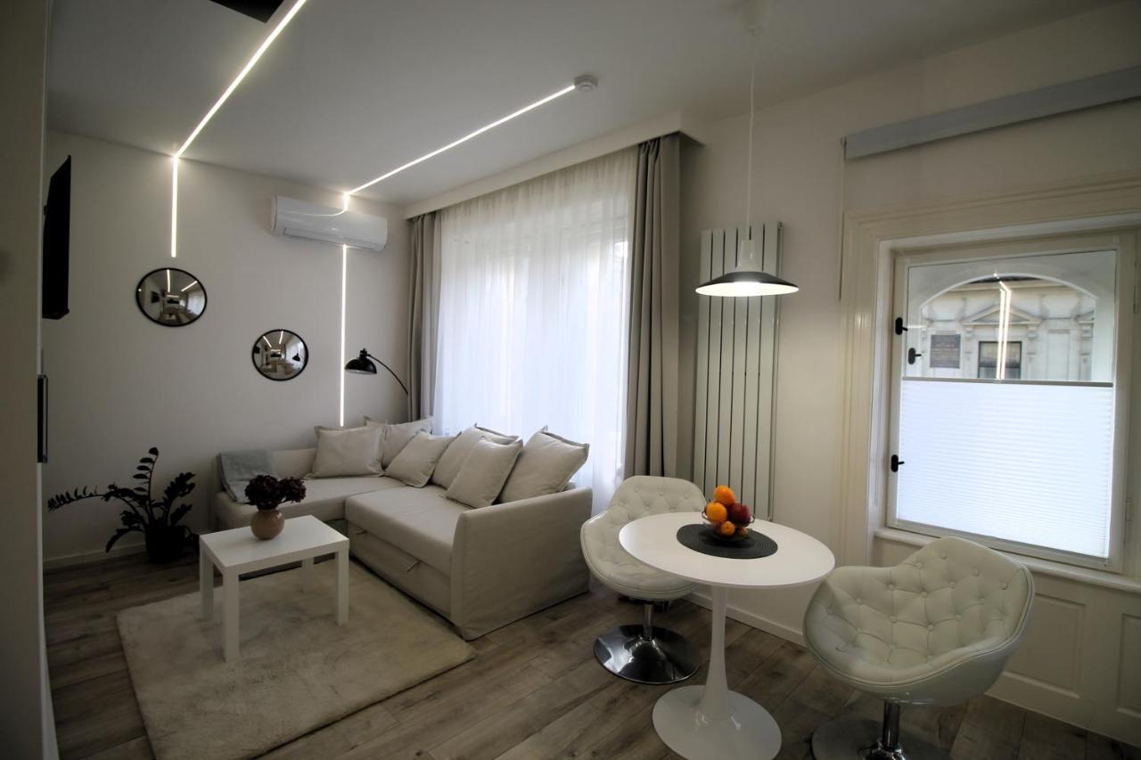 Modern Studio A Belvaros Koezepen Parkoloval- Kata Studioapartman Gyor Ngoại thất bức ảnh
