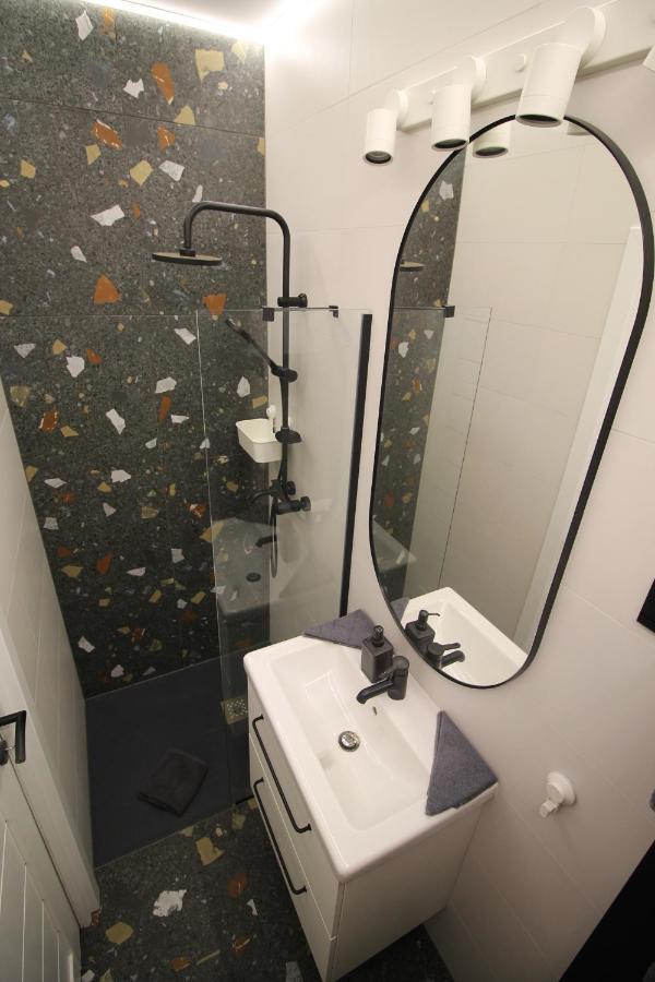 Modern Studio A Belvaros Koezepen Parkoloval- Kata Studioapartman Gyor Ngoại thất bức ảnh