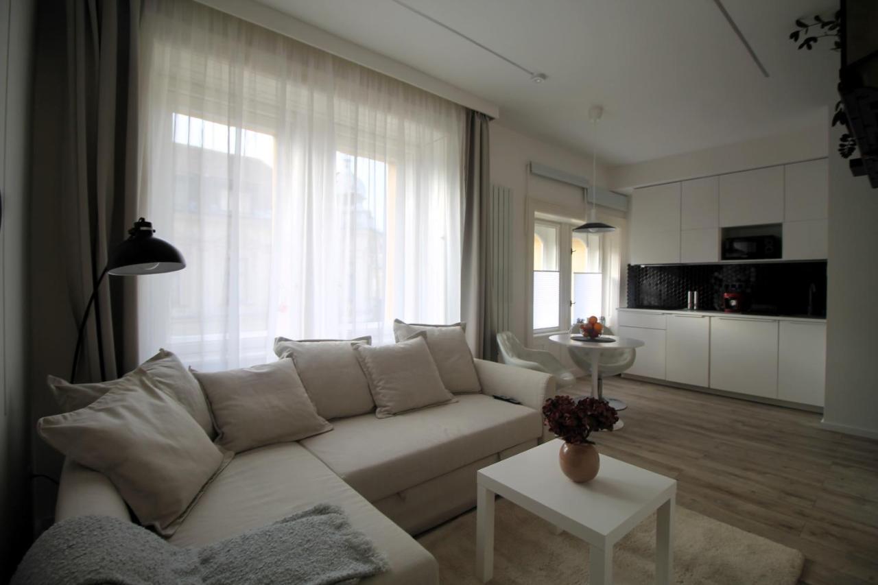 Modern Studio A Belvaros Koezepen Parkoloval- Kata Studioapartman Gyor Ngoại thất bức ảnh