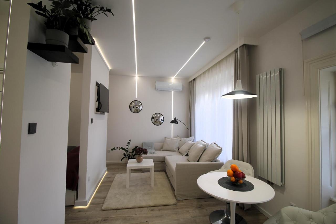 Modern Studio A Belvaros Koezepen Parkoloval- Kata Studioapartman Gyor Ngoại thất bức ảnh