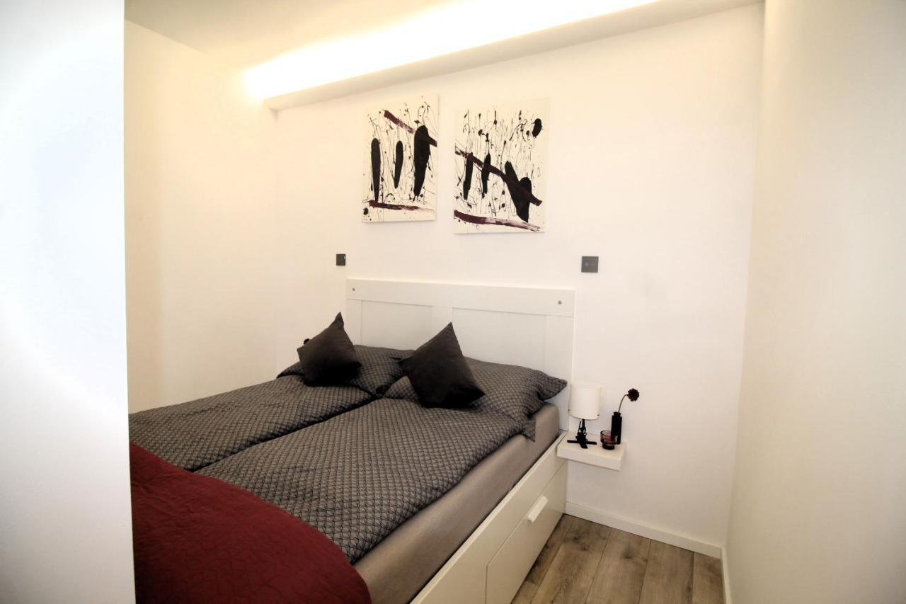 Modern Studio A Belvaros Koezepen Parkoloval- Kata Studioapartman Gyor Ngoại thất bức ảnh